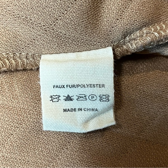 Jen & Co. long sleeve quilt pattern top. - Picture 7 of 8